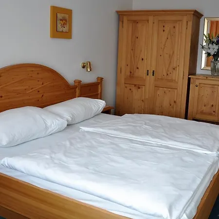 Pension Parzer Pressbaum Bei Wien Pressbaum